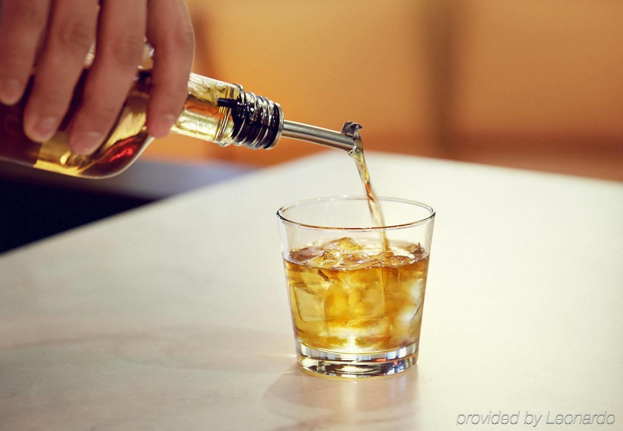 水牛城机场万豪万怡酒店 奇克托瓦加 外观 照片